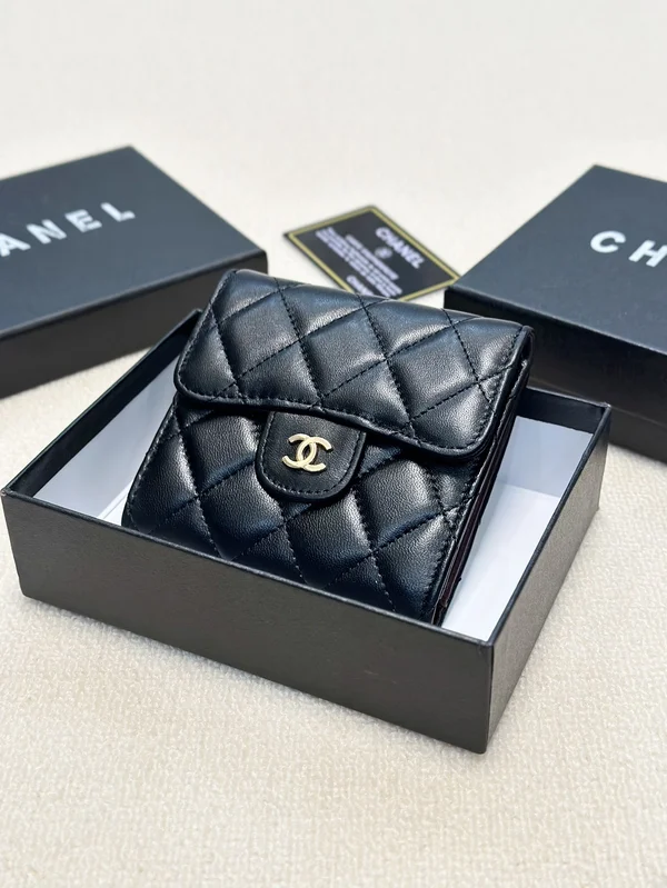 CHANEL 三つ折り財布