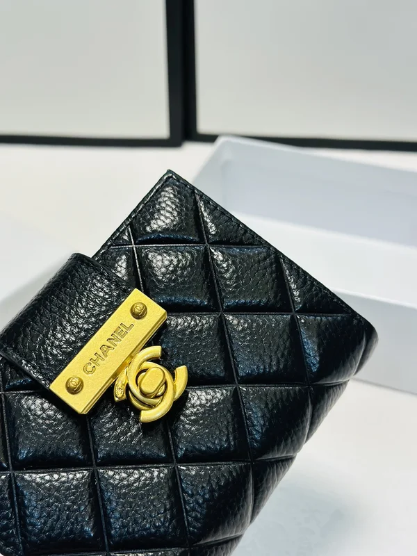 シャネル ココマーク コンパクトウォレット