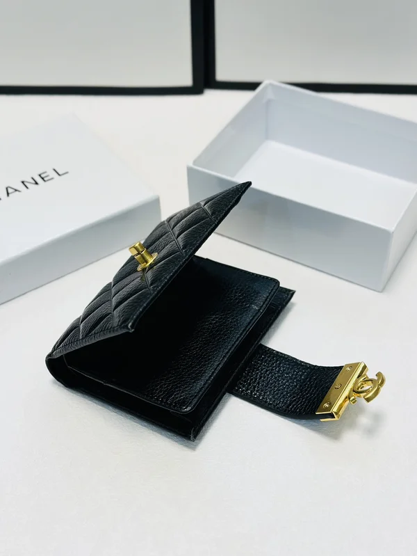 シャネル 折り財布