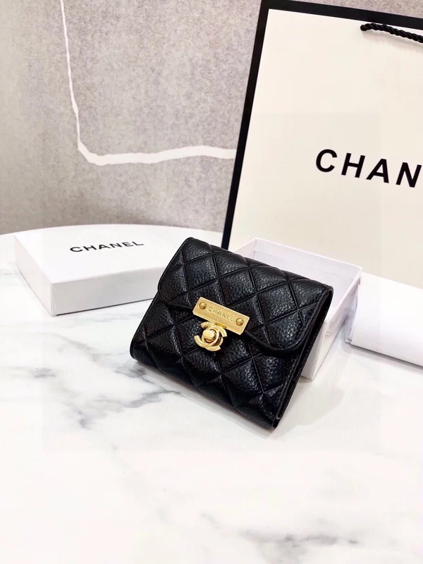 CHANEL 3つ折り財布