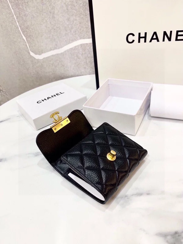 CHANEL キャビアスキン 短財布