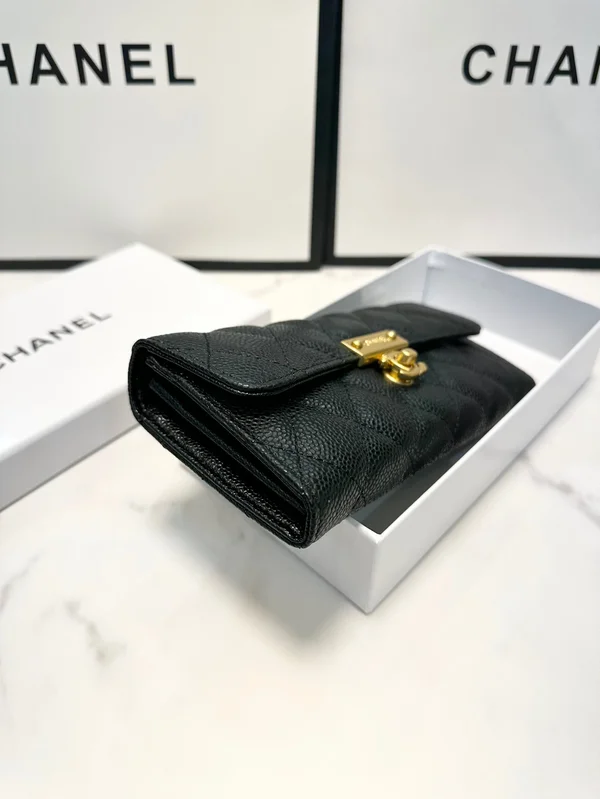 女性用 CHANEL 二つ折り 長財布