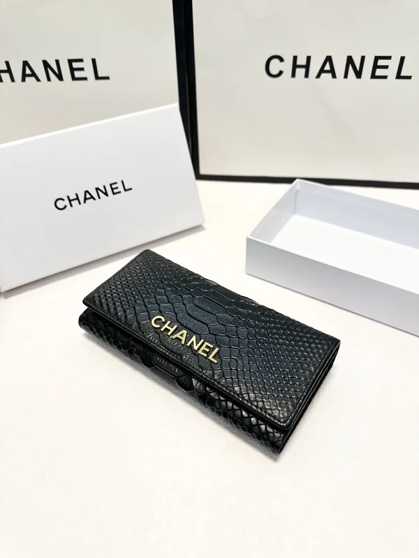 シャネル 二つ折り長財布 クロコダイル レザー