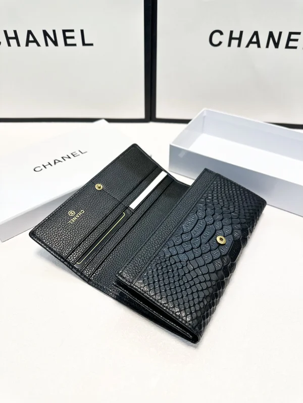 日常使いに シャネル 二つ折り長財布