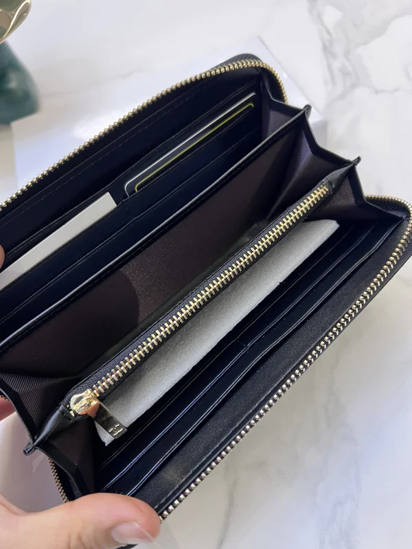 シャネル ジッピーウォレット レザー 革