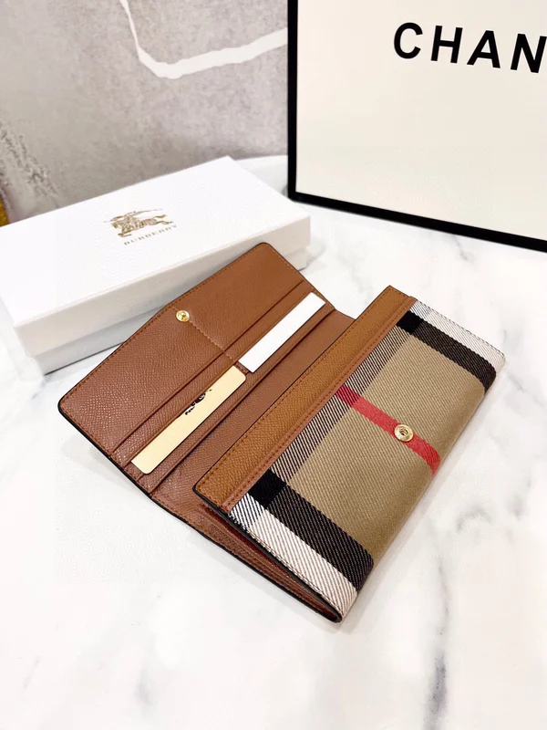 バーバリー長財布 TAN
