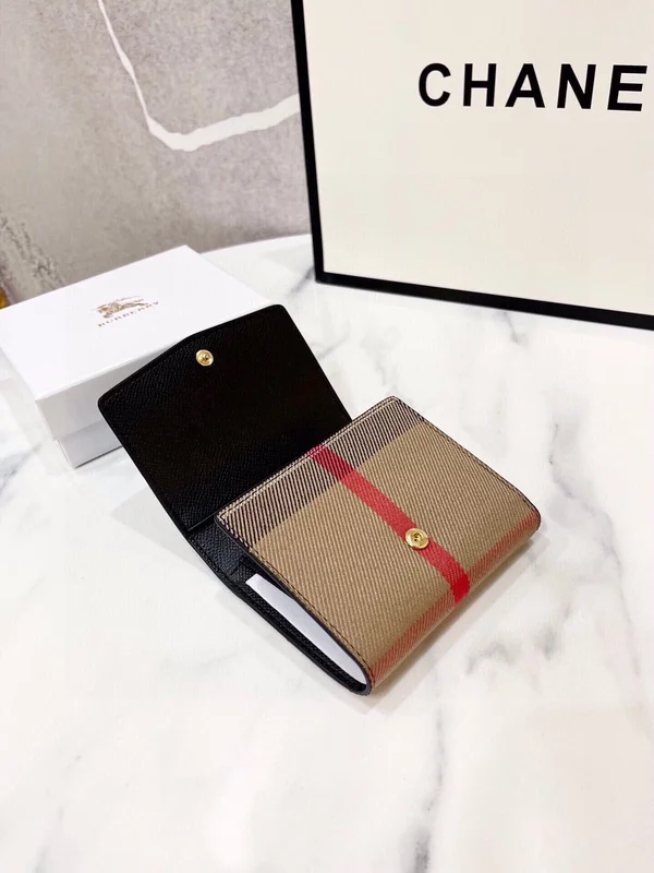 バーバリー 三つ折り 財布