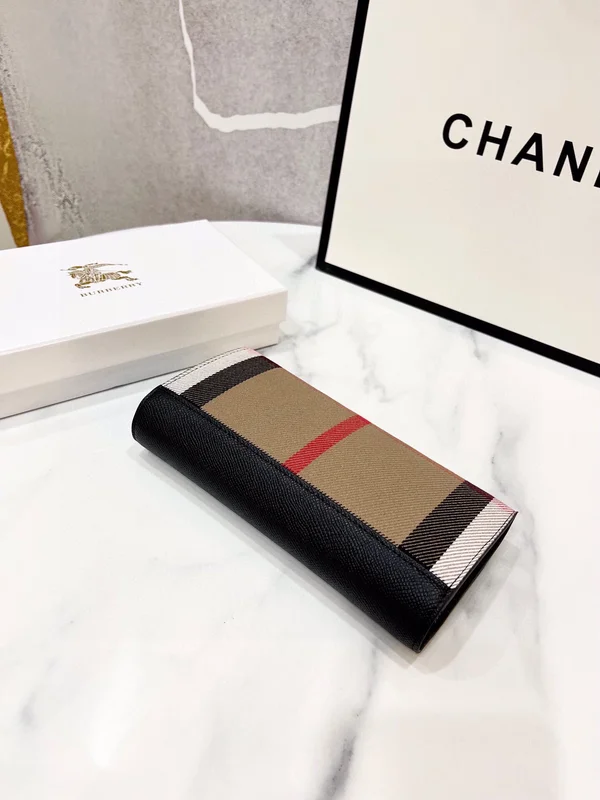 Burberryフラップ コンチネンタル ウォレット