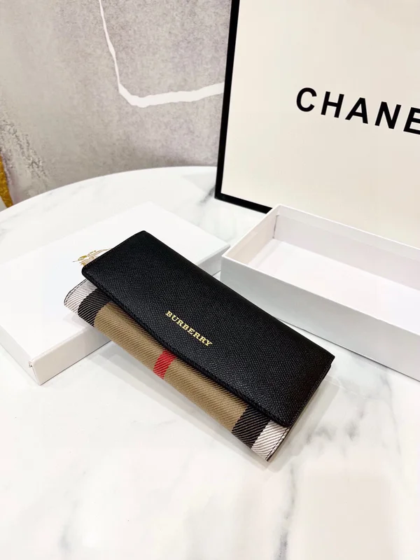 Burberry 長財布