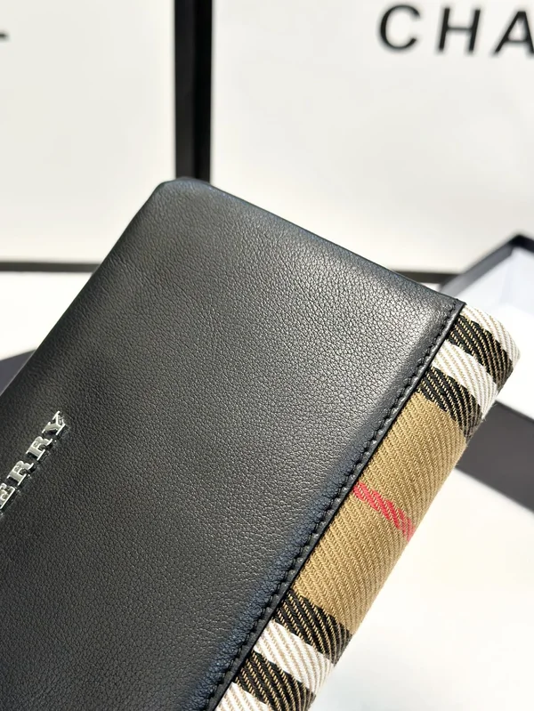 BURBERRY 長財布 ベルト付き