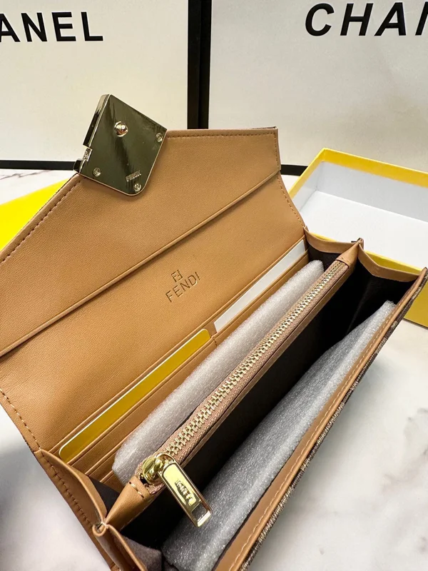 FENDI FFダイヤモンド レディース