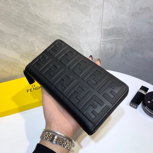 FENDI コンチネンタルウォレット ズッカ柄