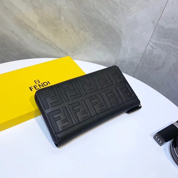 FENDI 大容量 男性用 長財布