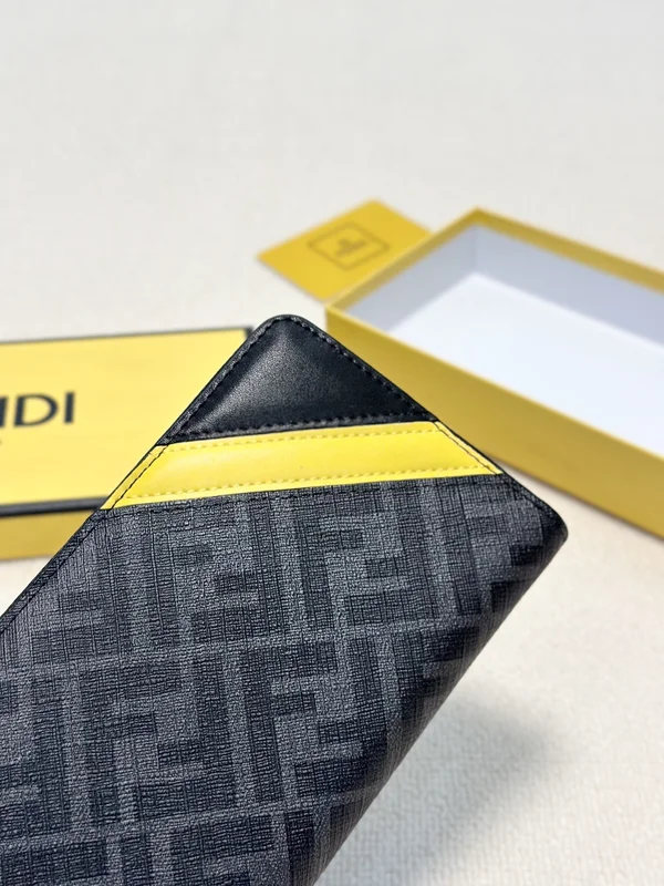 フェンディ ズッカ柄 長財布