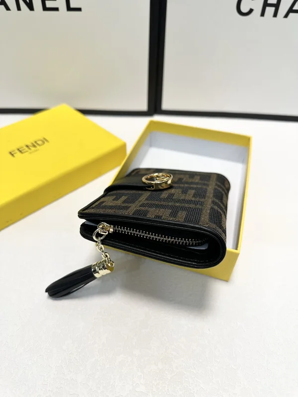 フェンディ F IS 財布