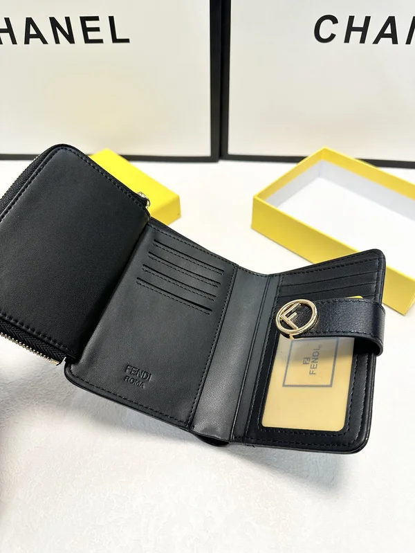 フェンディ ミニ 財布