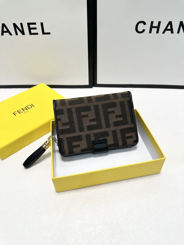 ブランド 財布 三つ折り