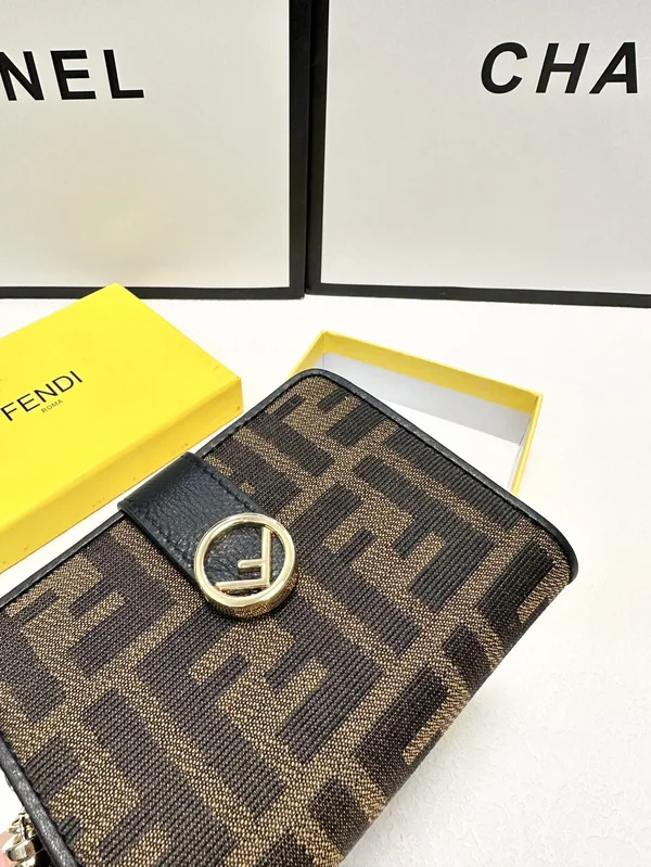 フェンディ ミニ 財布