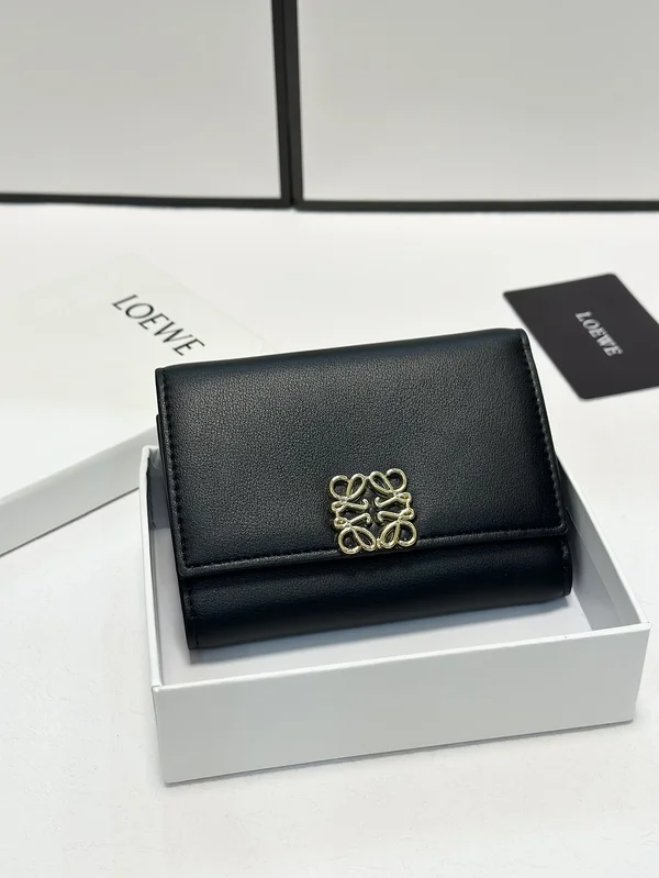 LOEWE 三つ折財布