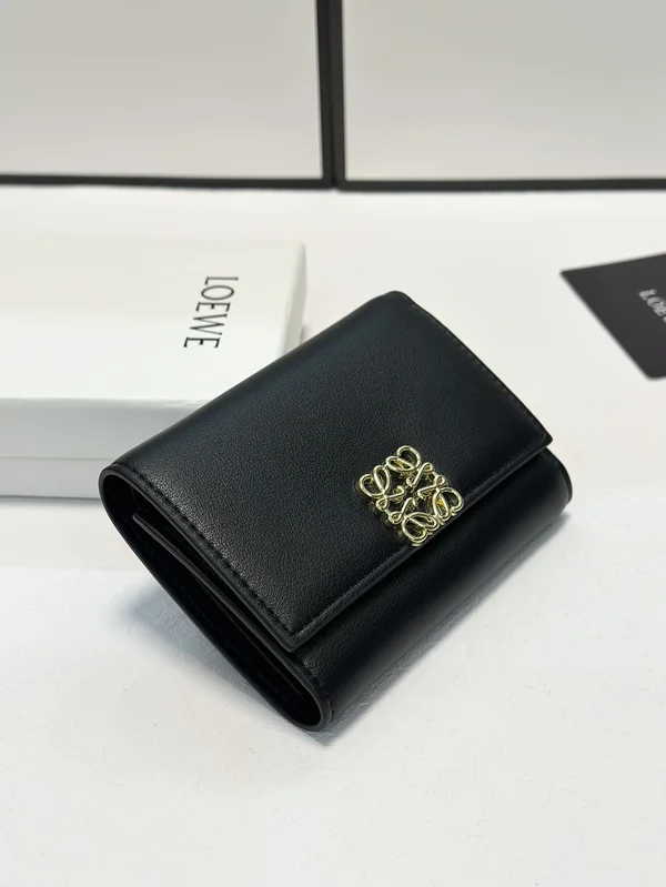 LOEWEトライフォールド ウォレット