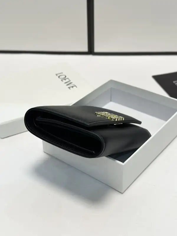 ロエベ コンパクト ウォレット