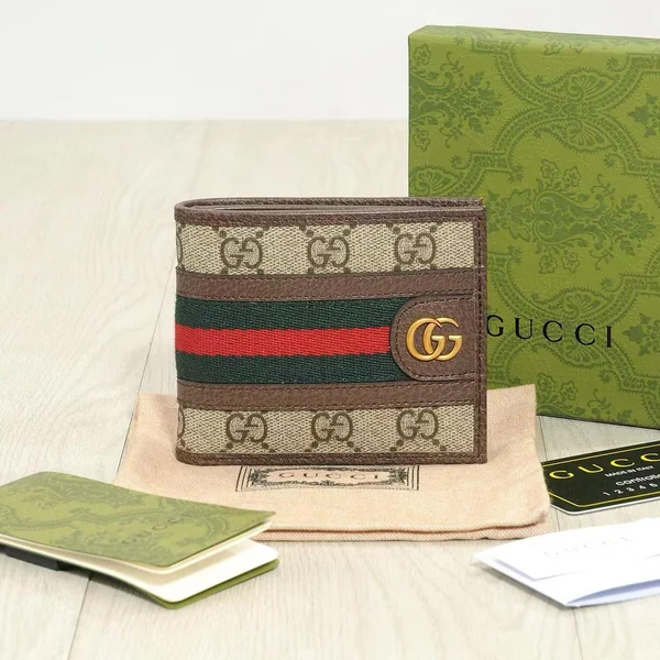 GUCCI 折りたたみ財布