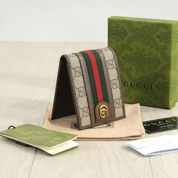 GUCCI コンパクトウォレット