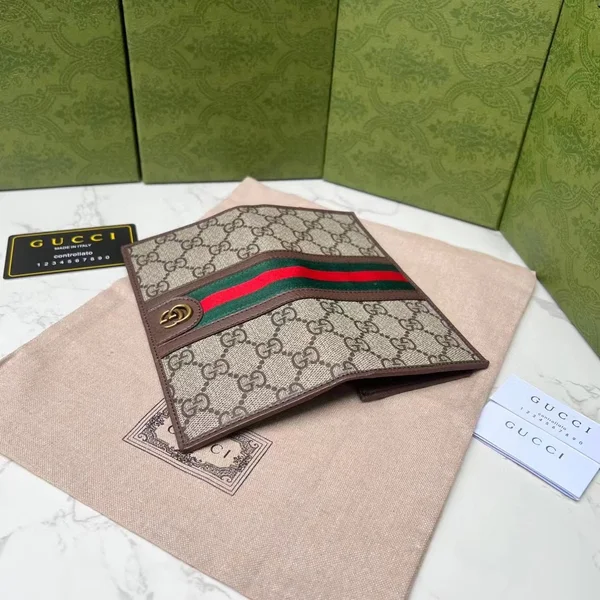 GUCCI 二つ折長財布