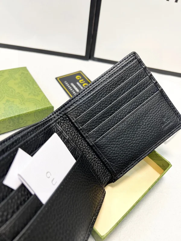 グッチ 二つ折り財布