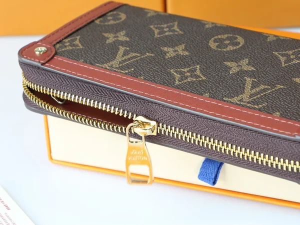 ルイヴィトン ラウンドファスナー ウォレット