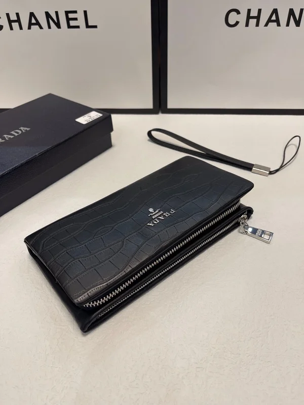 プラダ 大容量 ラウンドファスナー ウォレット