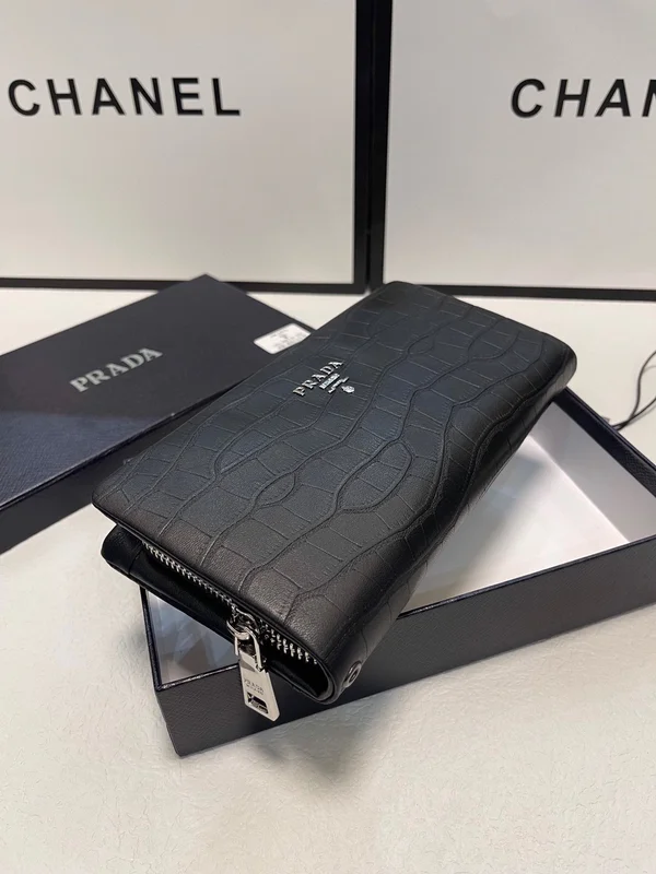 PRADA 長財布 ビジネス風