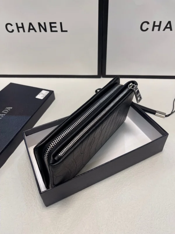 プラダ 大容量 ラウンドファスナー ウォレット