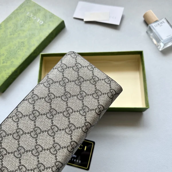 グッチ GGスプリーム 長財布