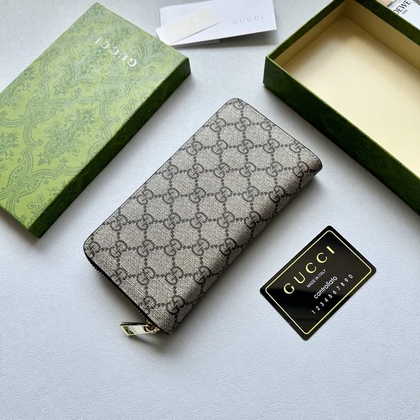 Gucci GGキャンバス ロングウォレット