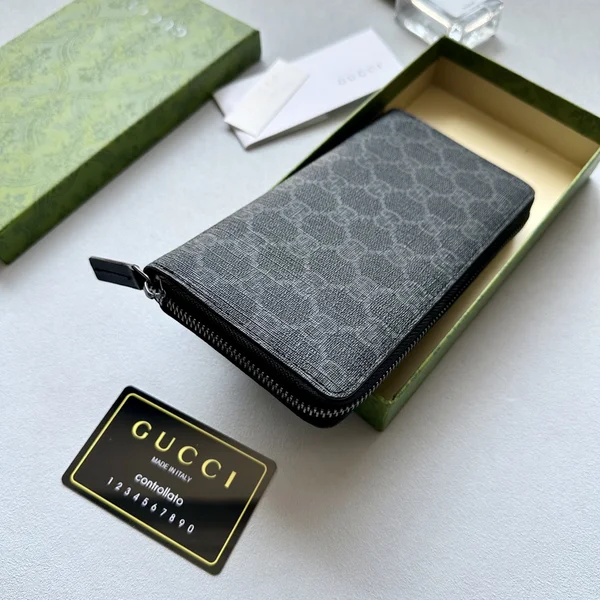 GUCCI レディースロングウォレット