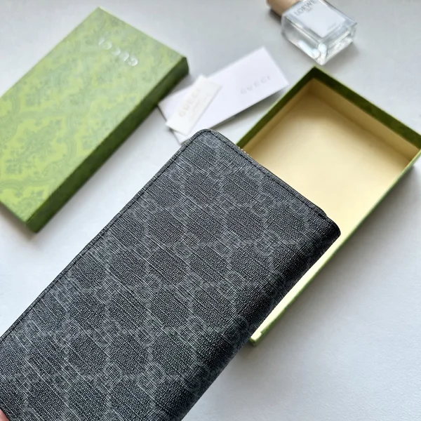 GUCCIラウンドファスナー長財布 メンズ