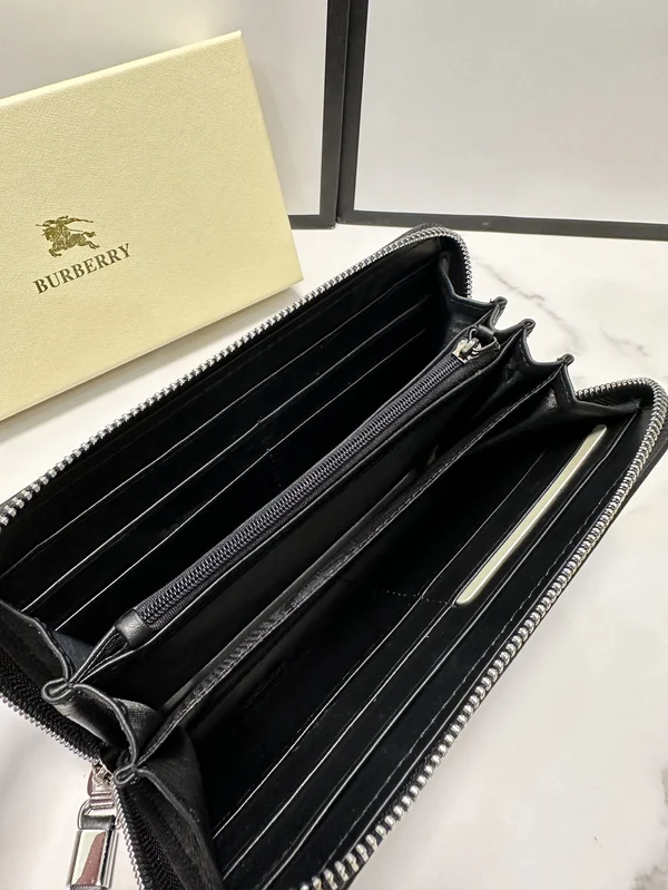 バーバリーラウンドファスナー ロングウォレット