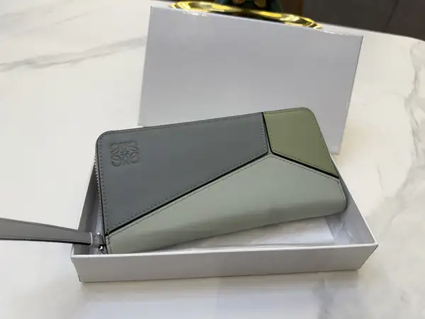 ロエベ 長財布 レディース