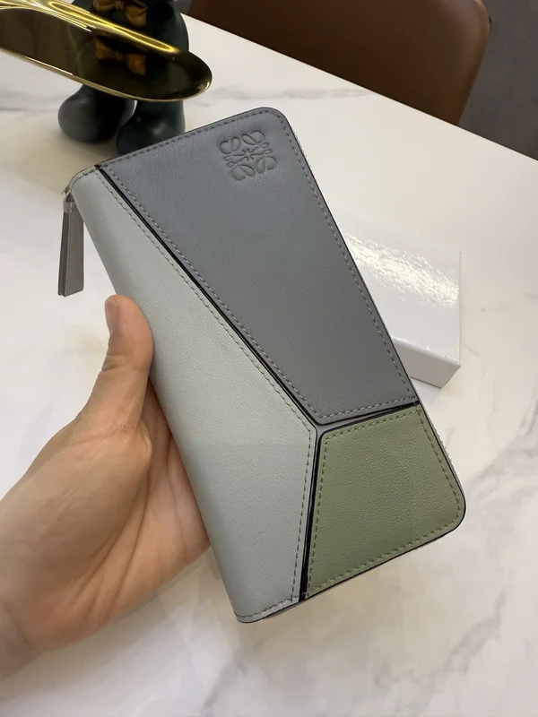 LOEWE パズル レザー財布 女性用