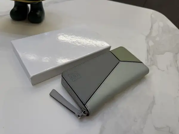 ロエベ 長財布 レディース