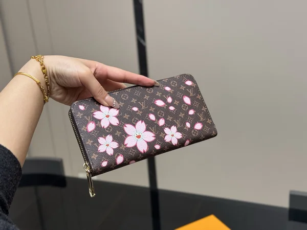 ルイヴィトン 村上隆 ポルトフォイユ・ヴィクトリーヌ