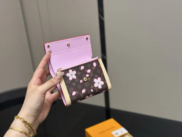 ルイヴィトン ヴィクトリーヌ コンパクト財布