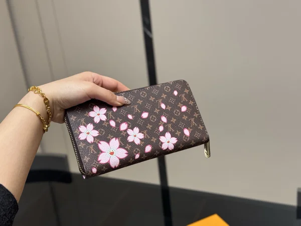 ルイヴィトン 村上隆 ジッピー ウォレット