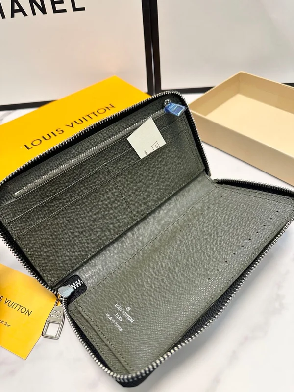 LOUIS VUITTON ラウンドファスナー長財布 エクリプス