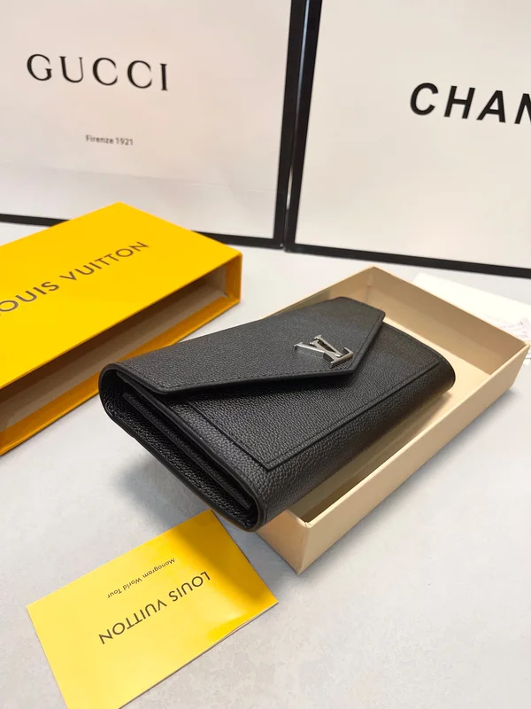 ルイヴィトン 二つ折り長 財布