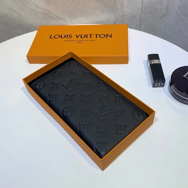 VUITTON エンボスレザー ジッピーウォレット