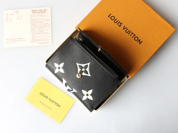 VUITTON 財布