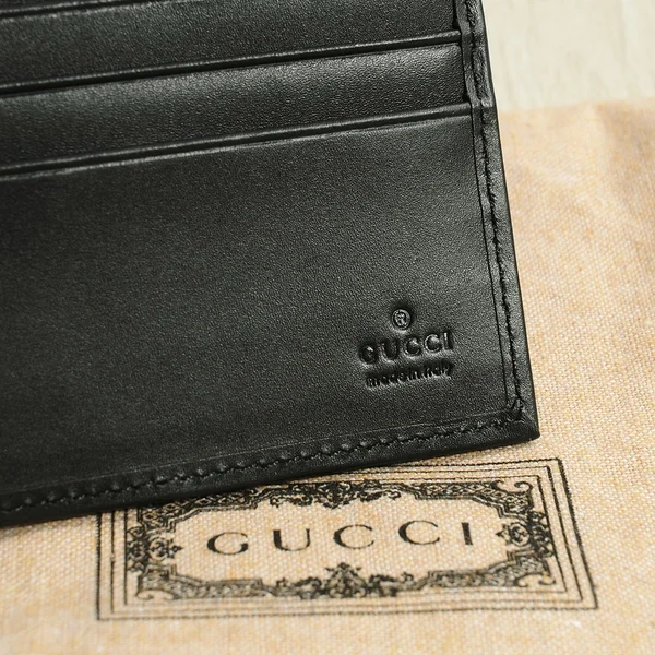 GUCCI GG柄 二つ折り財布