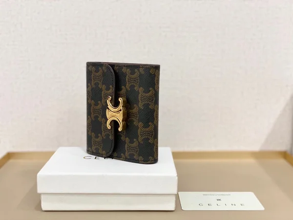 CELINE 三つ折り財布
